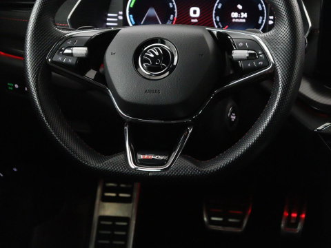 Škoda Octavia 1.4 TSI RS iV PHEV Business | Stoelverwarming | Matrix LED | Carplay | Sportstoelen | Keyless | Virtual Cockpit | Parkeerhulp | Sfeerverlichting | Side Assist | Cruise control | Plug In