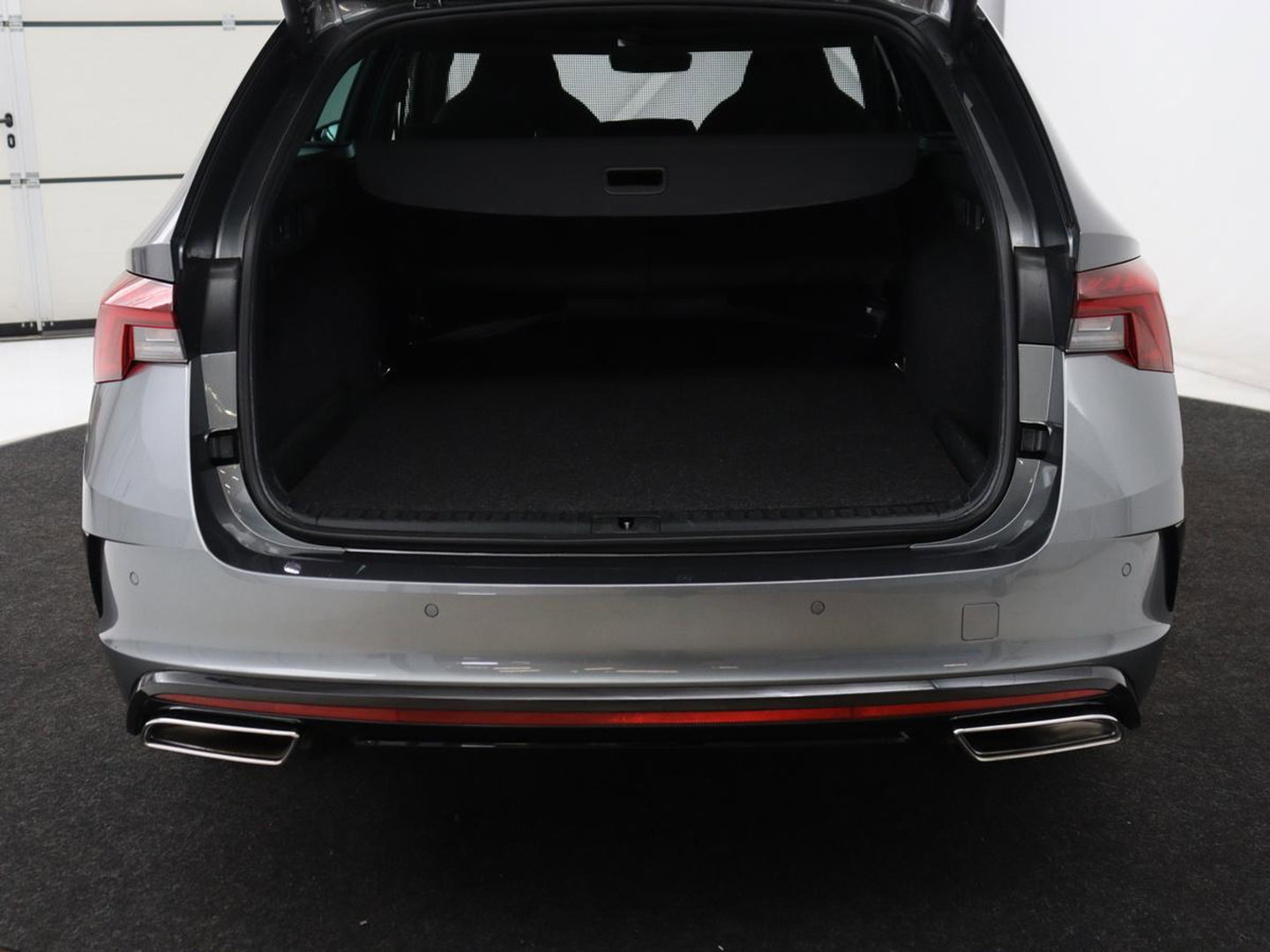Škoda Octavia 1.4 TSI RS iV PHEV Business | Stoelverwarming | Matrix LED | Carplay | Sportstoelen | Keyless | Virtual Cockpit | Parkeerhulp | Sfeerverlichting | Side Assist | Cruise control | Plug In