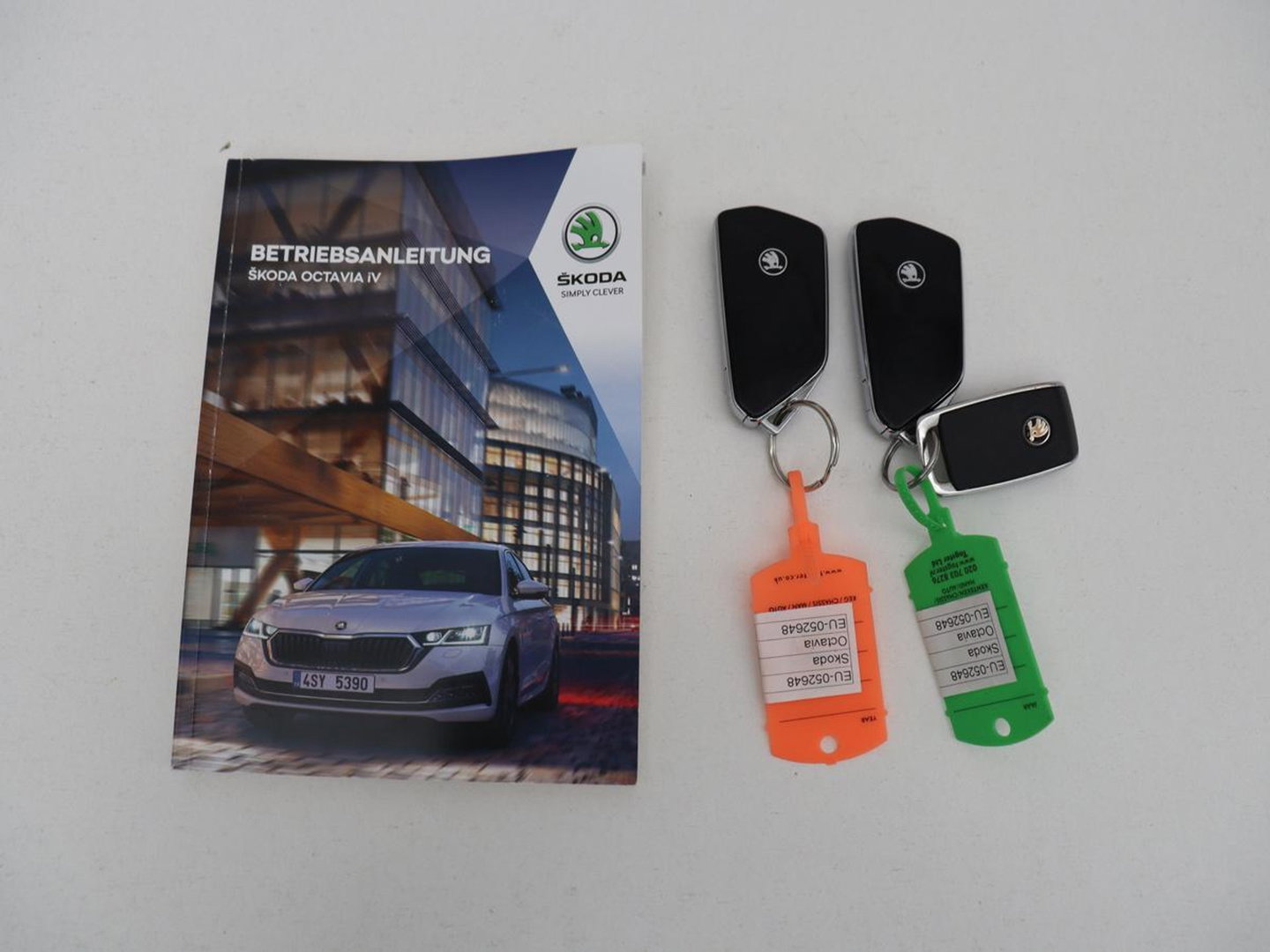 Škoda Octavia 1.4 TSI RS iV PHEV Business | Stoelverwarming | Matrix LED | Carplay | Sportstoelen | Keyless | Virtual Cockpit | Parkeerhulp | Sfeerverlichting | Side Assist | Cruise control | Plug In