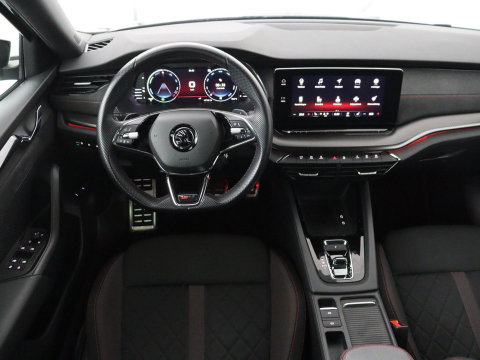 Škoda Octavia 1.4 TSI RS iV PHEV Business | Stoelverwarming | Matrix LED | Carplay | Sportstoelen | Keyless | Virtual Cockpit | Parkeerhulp | Sfeerverlichting | Side Assist | Cruise control | Plug In