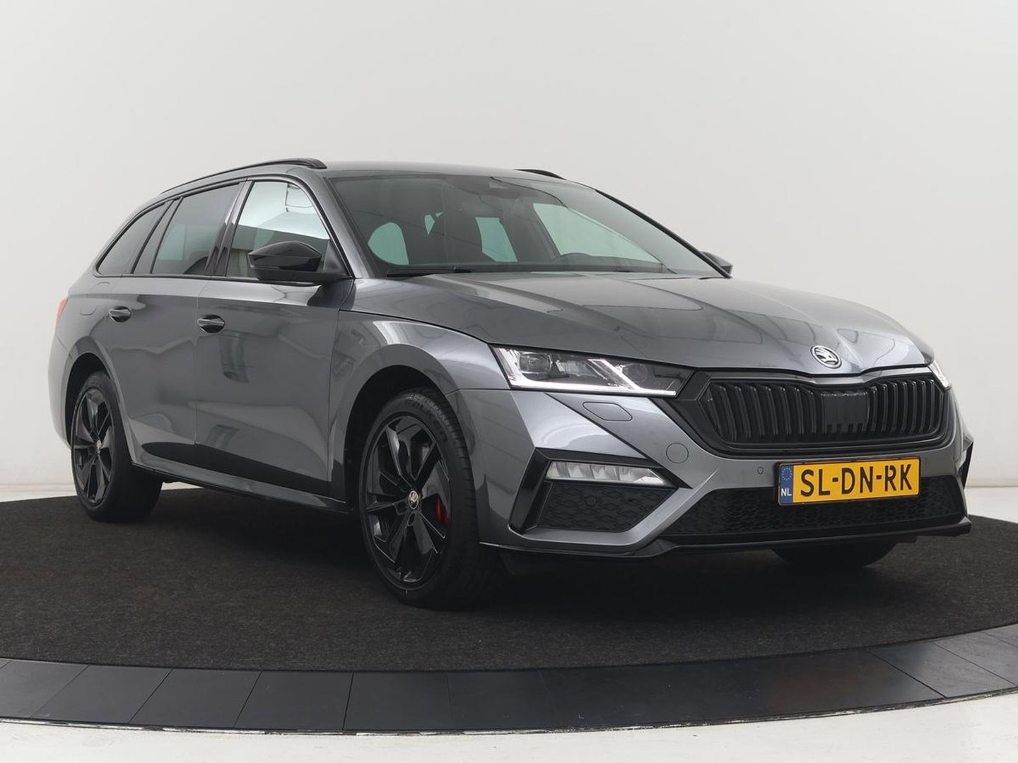 Škoda Octavia 1.4 TSI RS iV PHEV Business | Stoelverwarming | Matrix LED | Carplay | Sportstoelen | Keyless | Virtual Cockpit | Parkeerhulp | Sfeerverlichting | Side Assist | Cruise control | Plug In