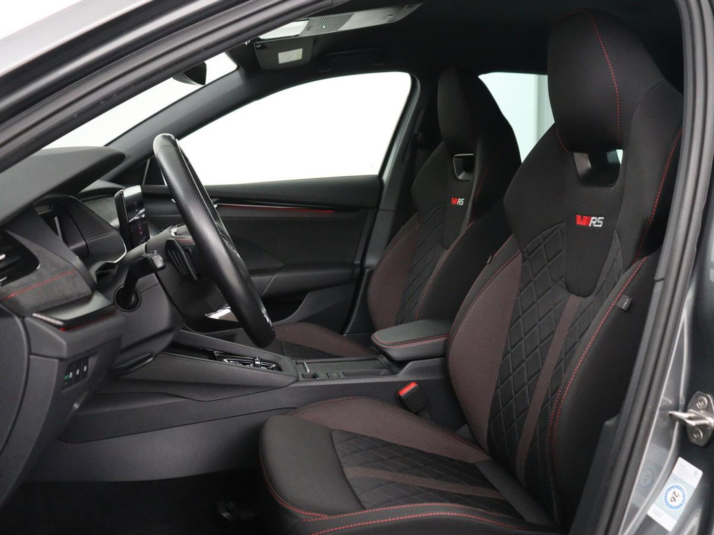 Škoda Octavia 1.4 TSI RS iV PHEV Business | Stoelverwarming | Matrix LED | Carplay | Sportstoelen | Keyless | Virtual Cockpit | Parkeerhulp | Sfeerverlichting | Side Assist | Cruise control | Plug In
