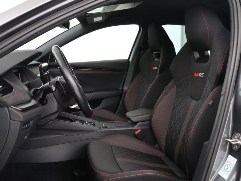 Škoda Octavia 1.4 TSI RS iV PHEV Business | Stoelverwarming | Matrix LED | Carplay | Sportstoelen | Keyless | Virtual Cockpit | Parkeerhulp | Sfeerverlichting | Side Assist | Cruise control | Plug In