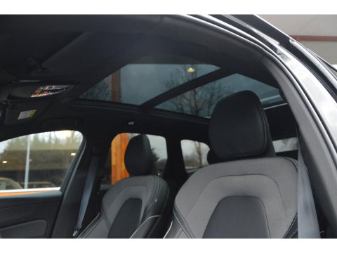 Volvo XC60 Hybride AWD Black Edition | Luchtvering | Bowers & Wilkins | 360° Camera | Panoramadak |