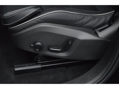 Volvo XC60 Hybride AWD Black Edition | Luchtvering | Bowers & Wilkins | 360° Camera | Panoramadak |