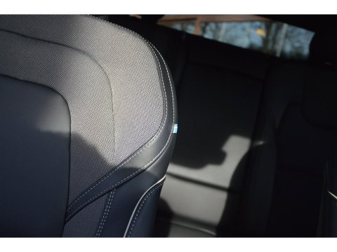 Volvo XC60 Hybride AWD Black Edition | Luchtvering | Bowers & Wilkins | 360° Camera | Panoramadak |