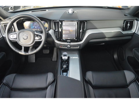 Volvo XC60 Hybride AWD Black Edition | Luchtvering | Bowers & Wilkins | 360° Camera | Panoramadak |