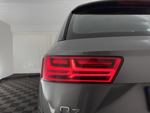 Audi Q7 3.0 TDI e-tron Quattro S-Line Sportpack (Plug-In) Aut. *LEATHER | FULL-LED | DIGI-COCKPIT | HEATED-SPORTSEATS | AIRSUSPENSION | CAMERA | NAVI-FULLMAP | MEMORY-PACK | ECC | SHIFTPADDLES | PDC | CRUISE | TOWBAR | 19''ALU*