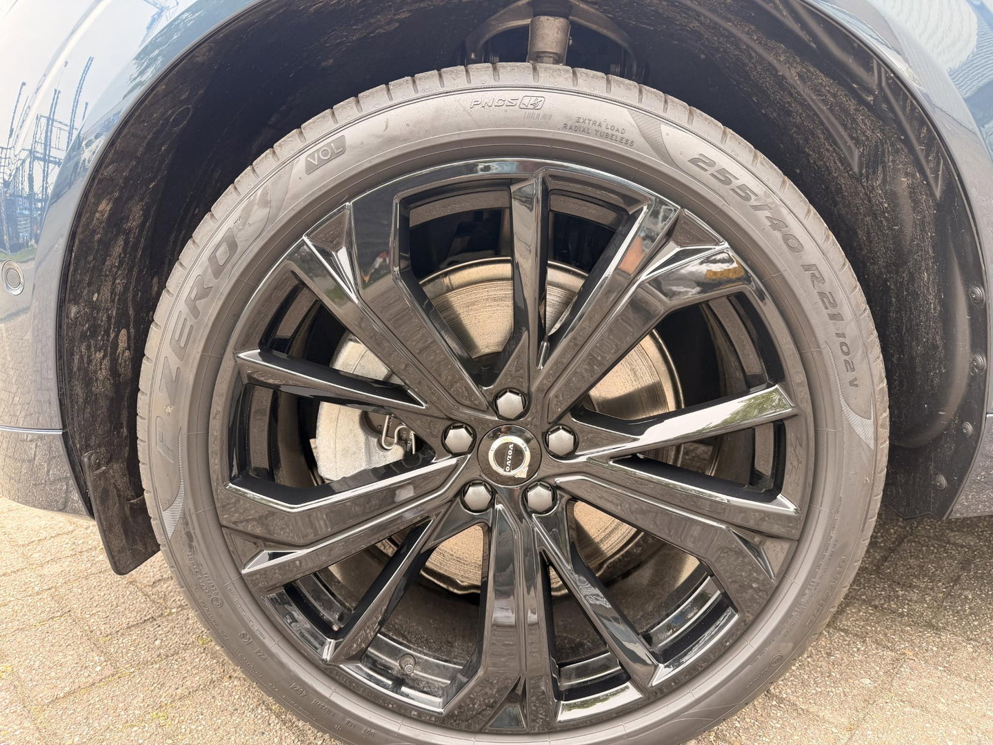 Volvo XC60 2.0 T8 Plug-in hybrid AWD Ultra Dark Facelift model l 21 inc l 360 l stoel verwarming l 455pk