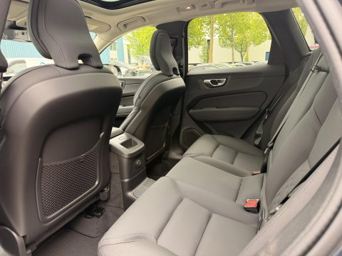Volvo XC60 2.0 T8 Plug-in hybrid AWD Ultra Dark Facelift model l 21 inc l 360 l stoel verwarming l 455pk