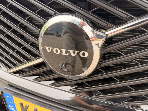Volvo XC60 2.0 T8 Plug-in hybrid AWD Ultra Dark Facelift model l 21 inc l 360 l stoel verwarming l 455pk