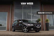 Volvo V50 - 2.0 Kinetic | NL auto | 3e eigenaar | Xenon | Stoelverwarming | Cruise control | Navigatie | 17 inch | Climate control | PDC | Trekhaak afneembaar | Dakrails | Origineel