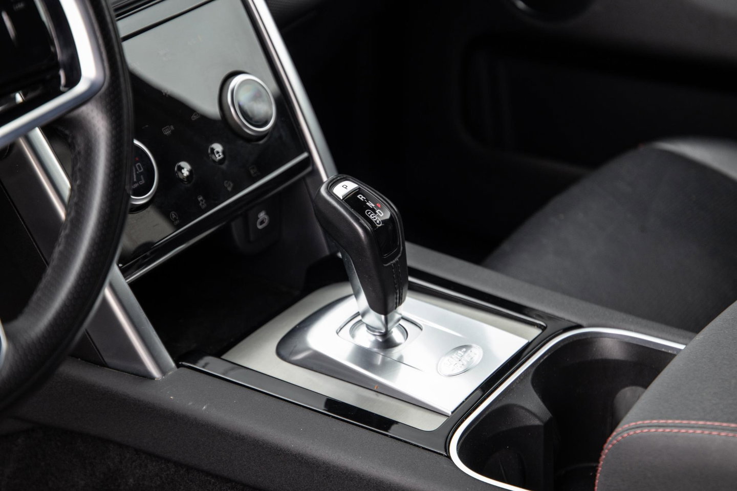 Land Rover Discovery Sport P300e 1.5 R-Dynamic HSE CARPLAY / LEER / DEALER ONDERHOUDEN / CAMERA