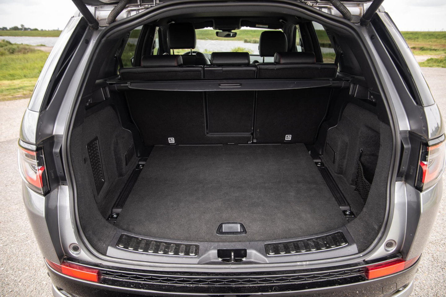 Land Rover Discovery Sport P300e 1.5 R-Dynamic HSE CARPLAY / LEER / DEALER ONDERHOUDEN / CAMERA