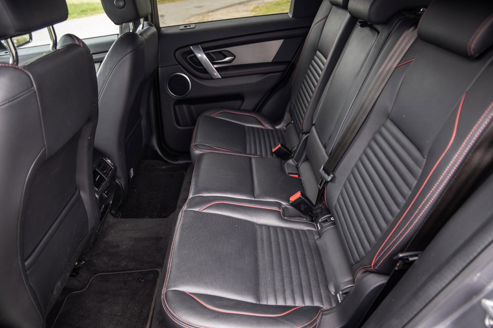 Land Rover Discovery Sport P300e 1.5 R-Dynamic HSE CARPLAY / LEER / DEALER ONDERHOUDEN / CAMERA