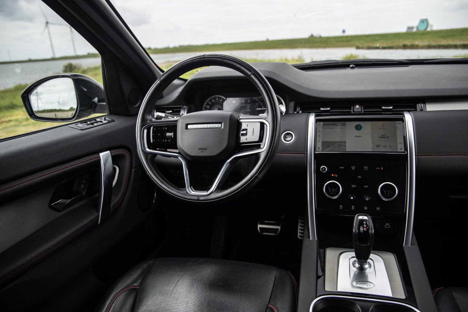 Land Rover Discovery Sport P300e 1.5 R-Dynamic HSE CARPLAY / LEER / DEALER ONDERHOUDEN / CAMERA