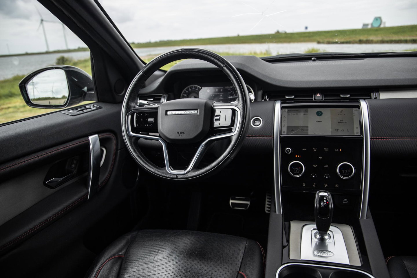Land Rover Discovery Sport P300e 1.5 R-Dynamic HSE CARPLAY / LEER / DEALER ONDERHOUDEN / CAMERA