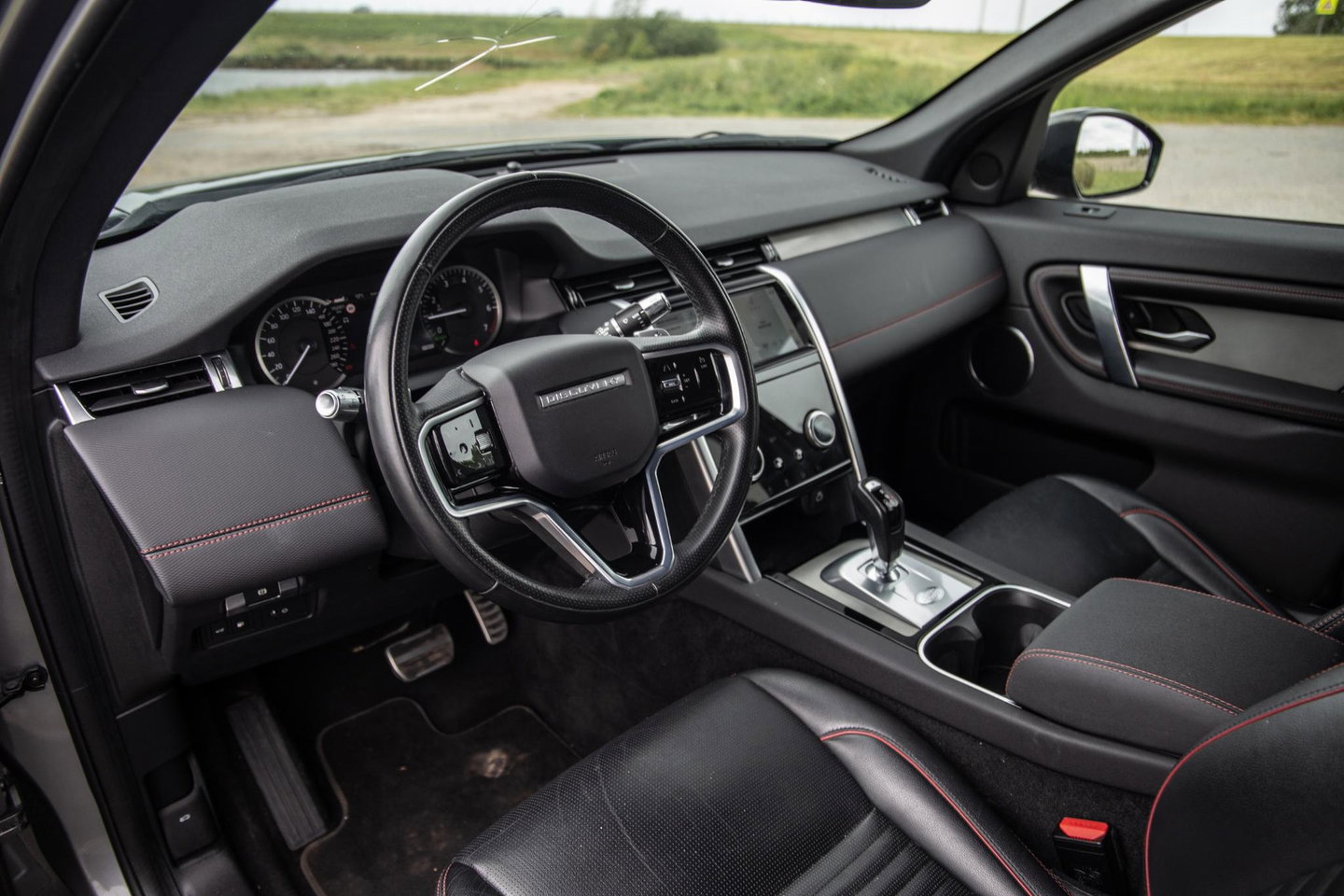 Land Rover Discovery Sport P300e 1.5 R-Dynamic HSE CARPLAY / LEER / DEALER ONDERHOUDEN / CAMERA