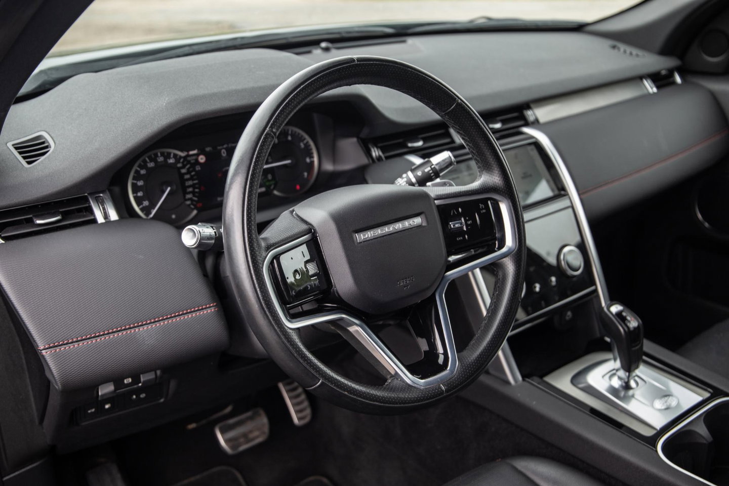 Land Rover Discovery Sport P300e 1.5 R-Dynamic HSE CARPLAY / LEER / DEALER ONDERHOUDEN / CAMERA