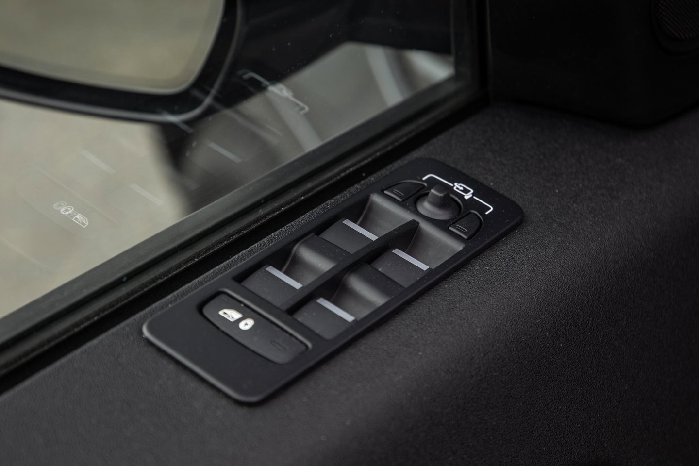 Land Rover Discovery Sport P300e 1.5 R-Dynamic HSE CARPLAY / LEER / DEALER ONDERHOUDEN / CAMERA