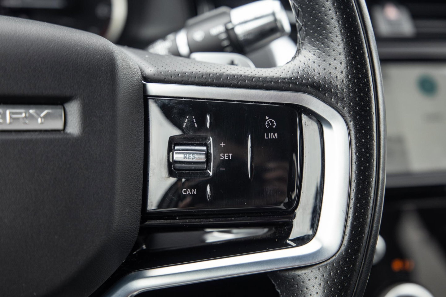 Land Rover Discovery Sport P300e 1.5 R-Dynamic HSE CARPLAY / LEER / DEALER ONDERHOUDEN / CAMERA
