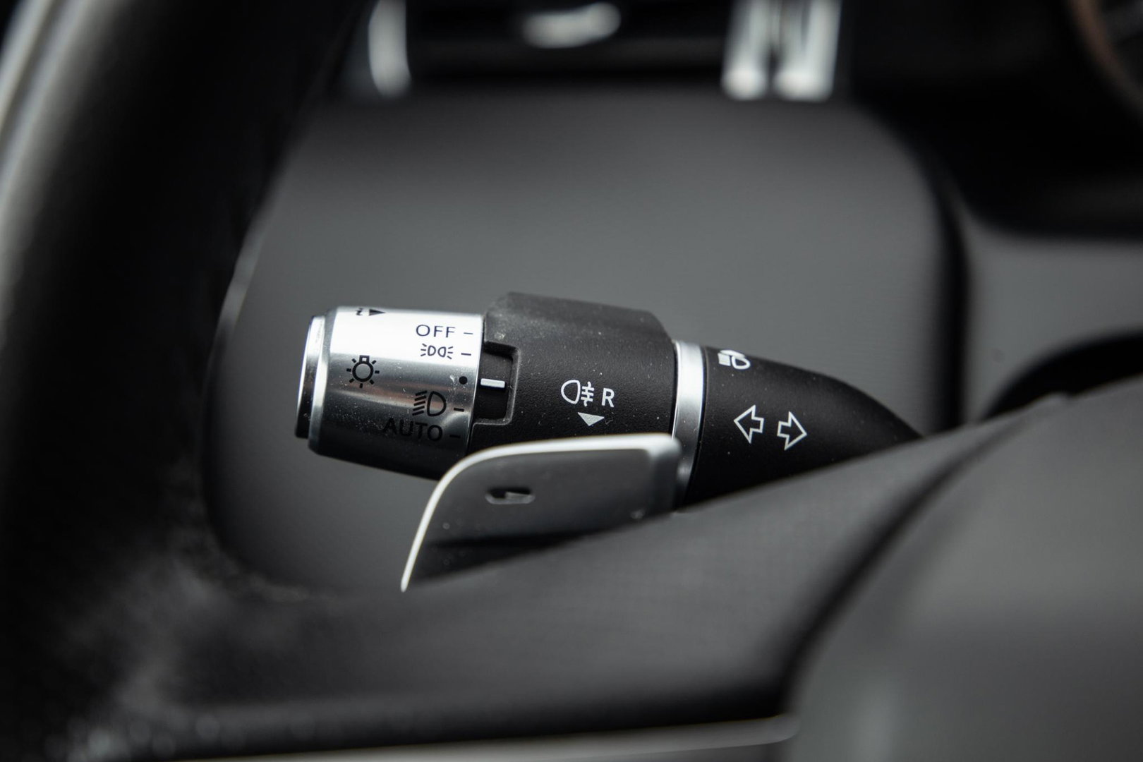 Land Rover Discovery Sport P300e 1.5 R-Dynamic HSE CARPLAY / LEER / DEALER ONDERHOUDEN / CAMERA