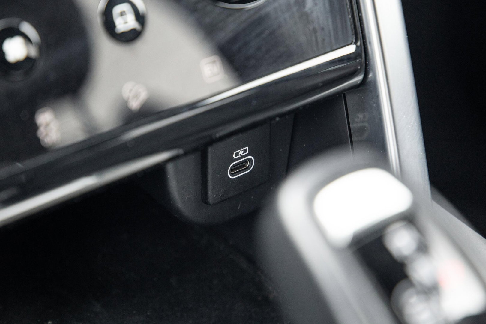 Land Rover Discovery Sport P300e 1.5 R-Dynamic HSE CARPLAY / LEER / DEALER ONDERHOUDEN / CAMERA