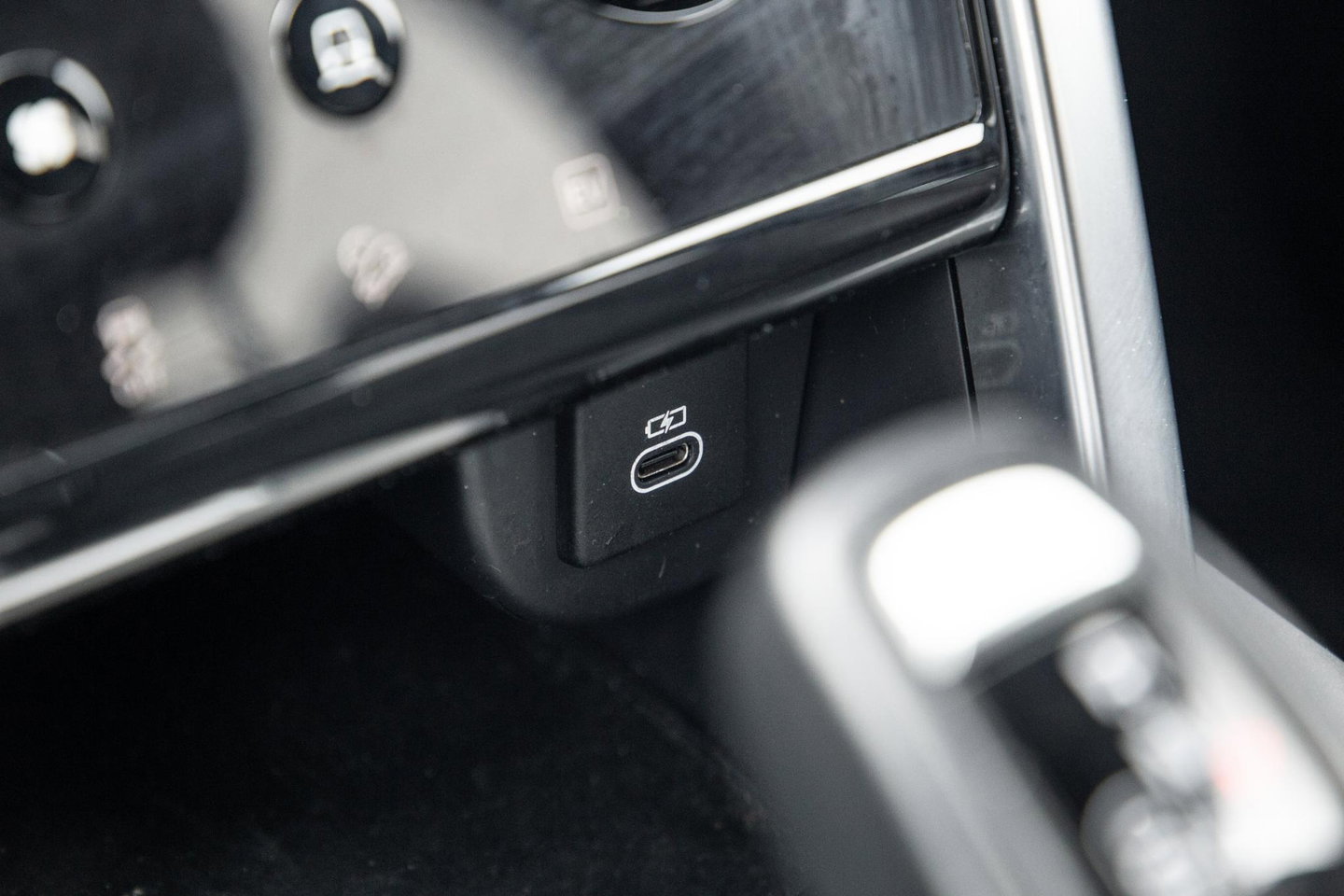 Land Rover Discovery Sport P300e 1.5 R-Dynamic HSE CARPLAY / LEER / DEALER ONDERHOUDEN / CAMERA