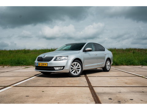 Škoda Octavia 1.0 TSI DSG Greentech Ambition Business | CLIMA | CRUISE | SUNSET