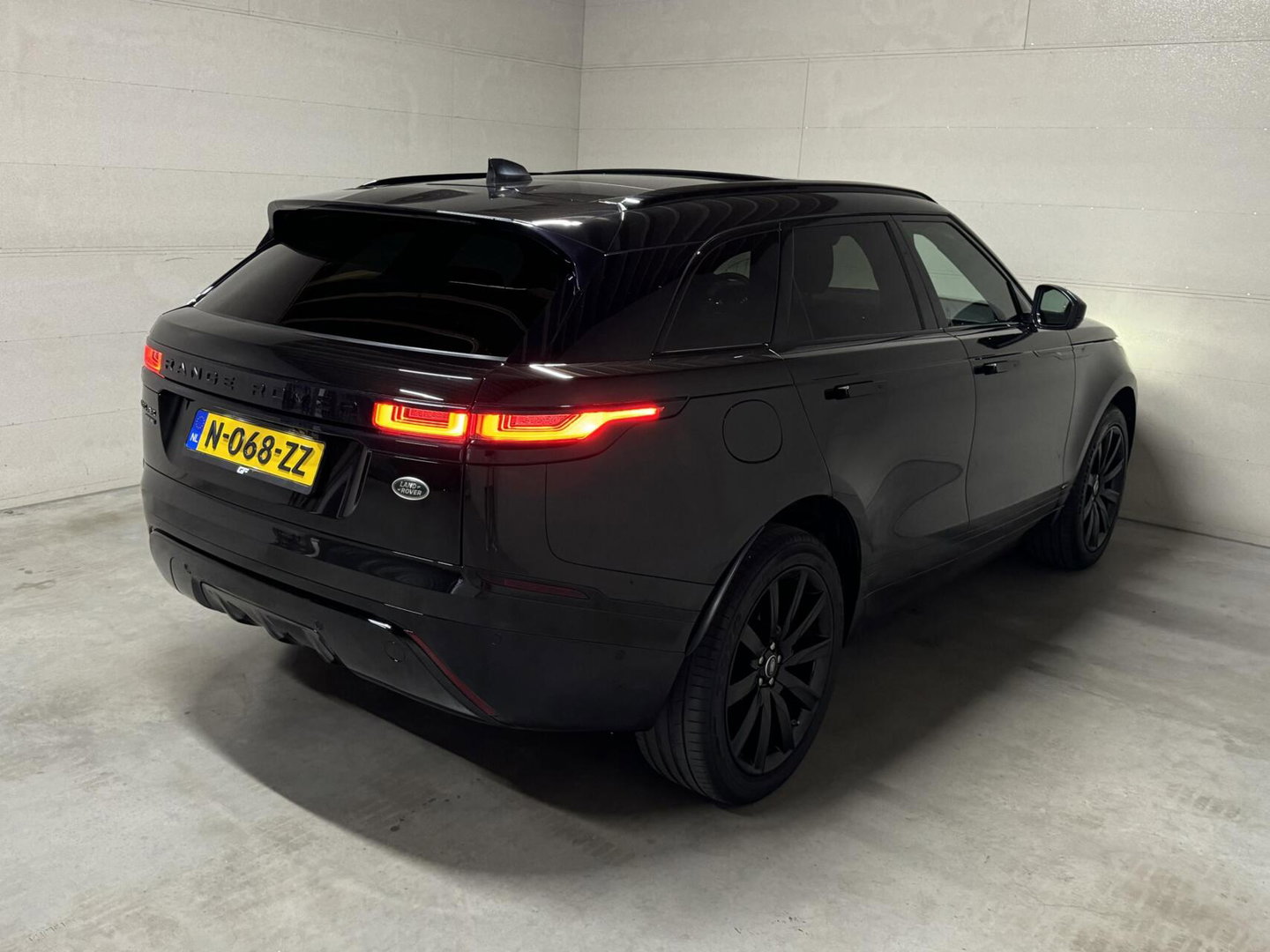 Land Rover Range Rover Velar 2.0 P250 AWD R Dynamic Pano Meridian HUD NAP