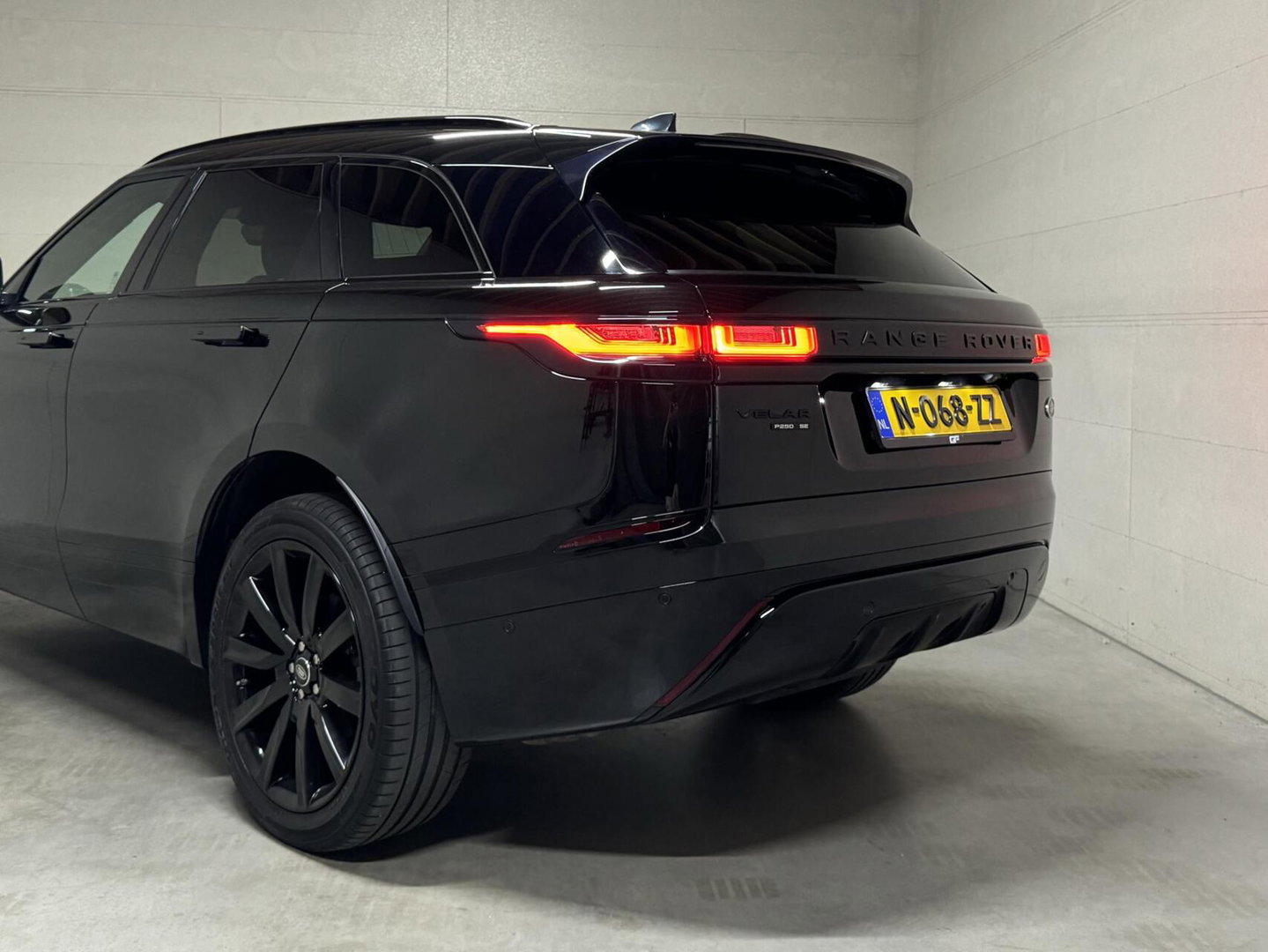 Land Rover Range Rover Velar 2.0 P250 AWD R Dynamic Pano Meridian HUD NAP