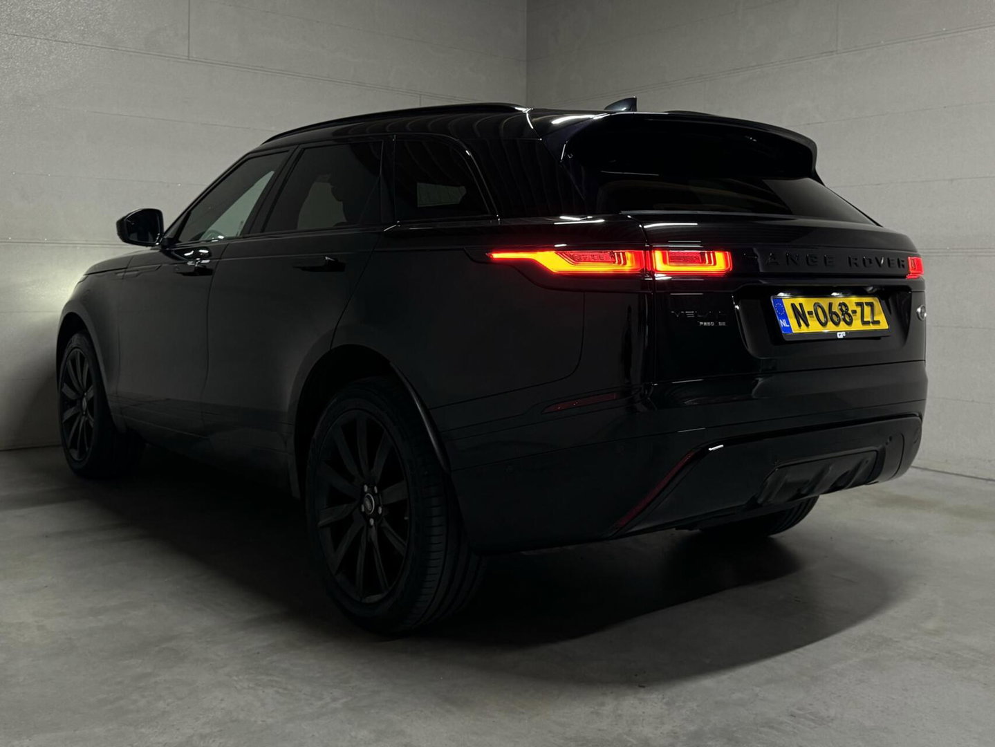 Land Rover Range Rover Velar 2.0 P250 AWD R Dynamic Pano Meridian HUD NAP