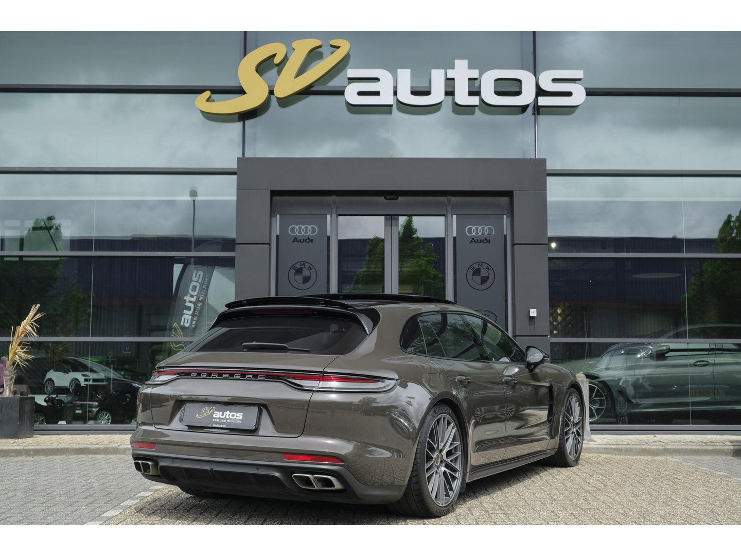 Porsche Panamera Sport Turismo 4.0 V8 Turbo S 700pk E-Hybrid Panoramadak Keramisch Luchtvering 4-wielsturing NLauto 1e eigenaar!