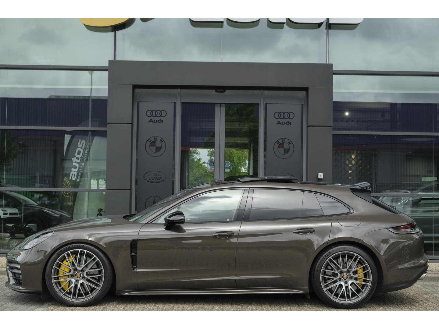 Porsche Panamera Sport Turismo 4.0 V8 Turbo S 700pk E-Hybrid Panoramadak Keramisch Luchtvering 4-wielsturing NLauto 1e eigenaar!