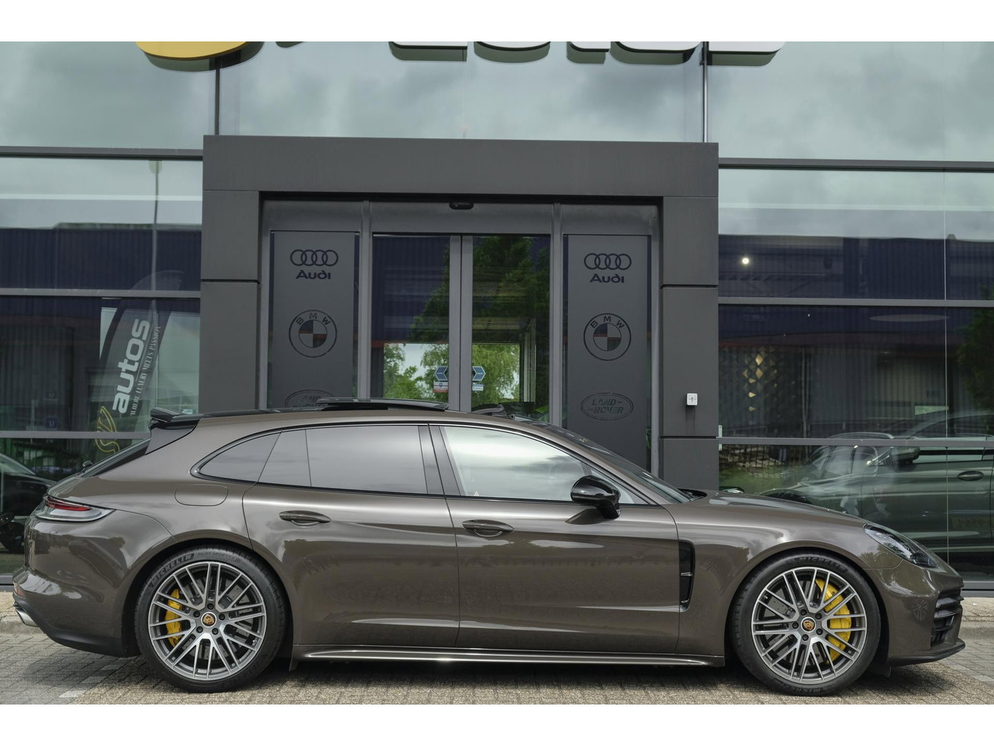 Porsche Panamera Sport Turismo 4.0 V8 Turbo S 700pk E-Hybrid Panoramadak Keramisch Luchtvering 4-wielsturing NLauto 1e eigenaar!