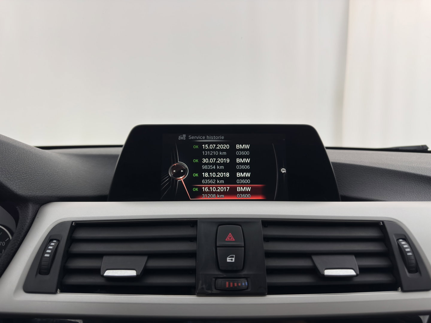 BMW 3-serie 330e Executive (Plug-In) Aut. *LEATHER | FULL-LED | SPORTSEATS | NAVI-FULLMAP | PRIVACY-GLASS | ECC | PDC | CRUISE | 17''ALU*