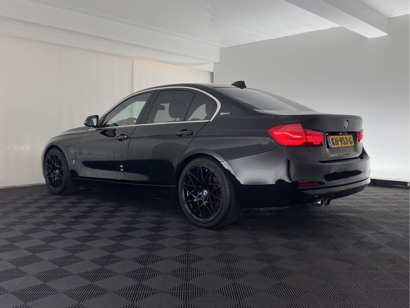 BMW 3-serie 330e Executive (Plug-In) Aut. *LEATHER | FULL-LED | SPORTSEATS | NAVI-FULLMAP | PRIVACY-GLASS | ECC | PDC | CRUISE | 17''ALU*