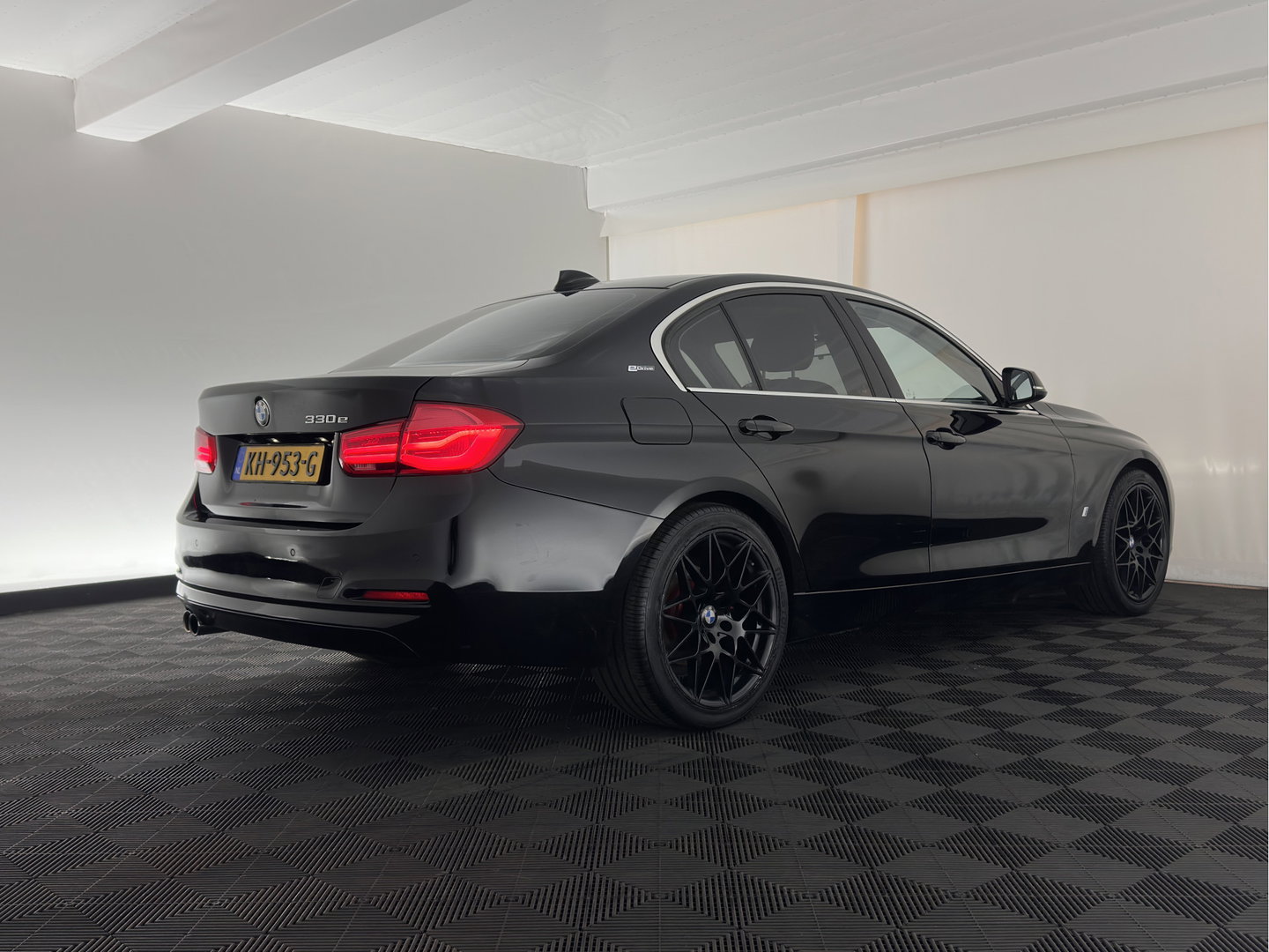 BMW 3-serie 330e Executive (Plug-In) Aut. *LEATHER | FULL-LED | SPORTSEATS | NAVI-FULLMAP | PRIVACY-GLASS | ECC | PDC | CRUISE | 17''ALU*