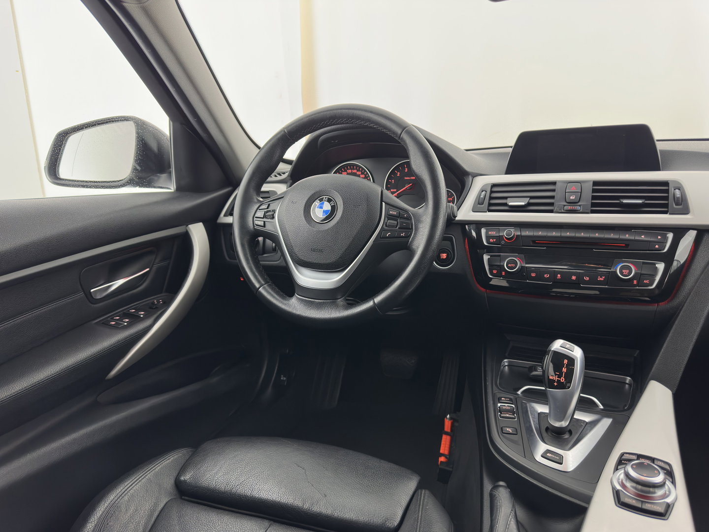 BMW 3-serie 330e Executive (Plug-In) Aut. *LEATHER | FULL-LED | SPORTSEATS | NAVI-FULLMAP | PRIVACY-GLASS | ECC | PDC | CRUISE | 17''ALU*