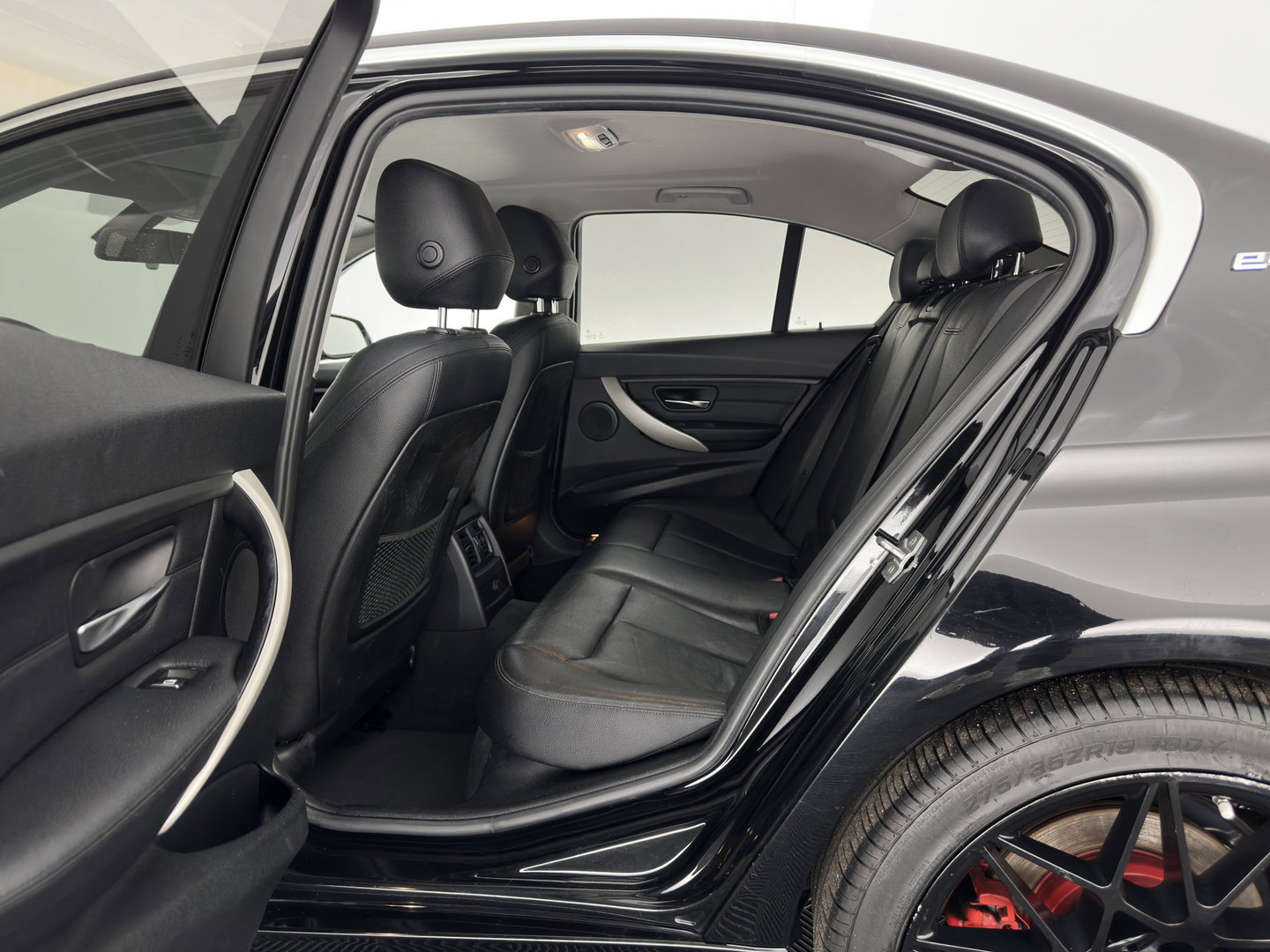BMW 3-serie 330e Executive (Plug-In) Aut. *LEATHER | FULL-LED | SPORTSEATS | NAVI-FULLMAP | PRIVACY-GLASS | ECC | PDC | CRUISE | 17''ALU*