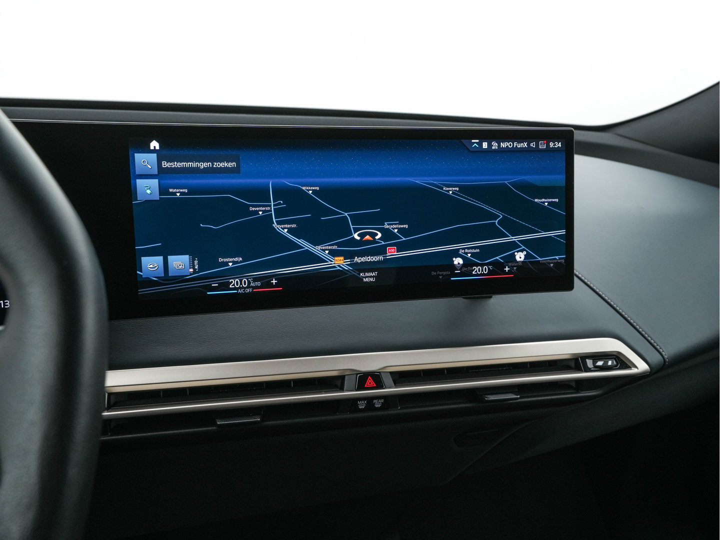 BMW iX xDrive40 High Executive 77 kWh [ 3-Fase ] (INCL-BTW) *PANO | HEAD-UP | SOFT-CLOSE | LEATHER | TOPVIEW | FULL-LED | MEMORY-PACK | HARMAN/KARDON | BLINDSPOT | WIDESCREEN-COCKPIT | HEATED-COMFORTSEATS | DAB | AMBIENTLIGHT | TOWBAR | 22'