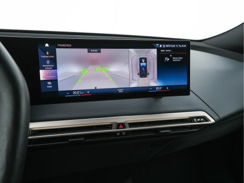 BMW iX xDrive40 High Executive 77 kWh [ 3-Fase ] (INCL-BTW) *PANO | HEAD-UP | SOFT-CLOSE | LEATHER | TOPVIEW | FULL-LED | MEMORY-PACK | HARMAN/KARDON | BLINDSPOT | WIDESCREEN-COCKPIT | HEATED-COMFORTSEATS | DAB | AMBIENTLIGHT | TOWBAR | 22'