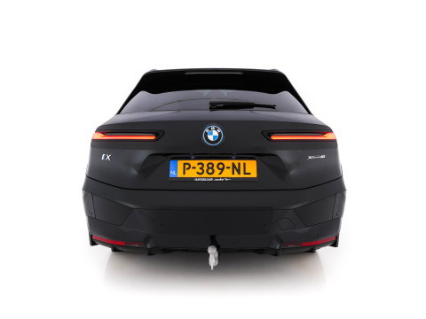 BMW iX xDrive40 High Executive 77 kWh [ 3-Fase ] (INCL-BTW) *PANO | HEAD-UP | SOFT-CLOSE | LEATHER | TOPVIEW | FULL-LED | MEMORY-PACK | HARMAN/KARDON | BLINDSPOT | WIDESCREEN-COCKPIT | HEATED-COMFORTSEATS | DAB | AMBIENTLIGHT | TOWBAR | 22'
