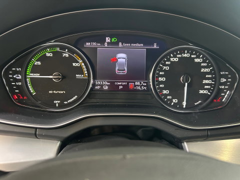 Audi Q5 50 TFSI e S-LINE|AUTOMAAT|CRUISE|20INCH|APPLECARPLAY|TREKHAAK|STOELVERWARMING|