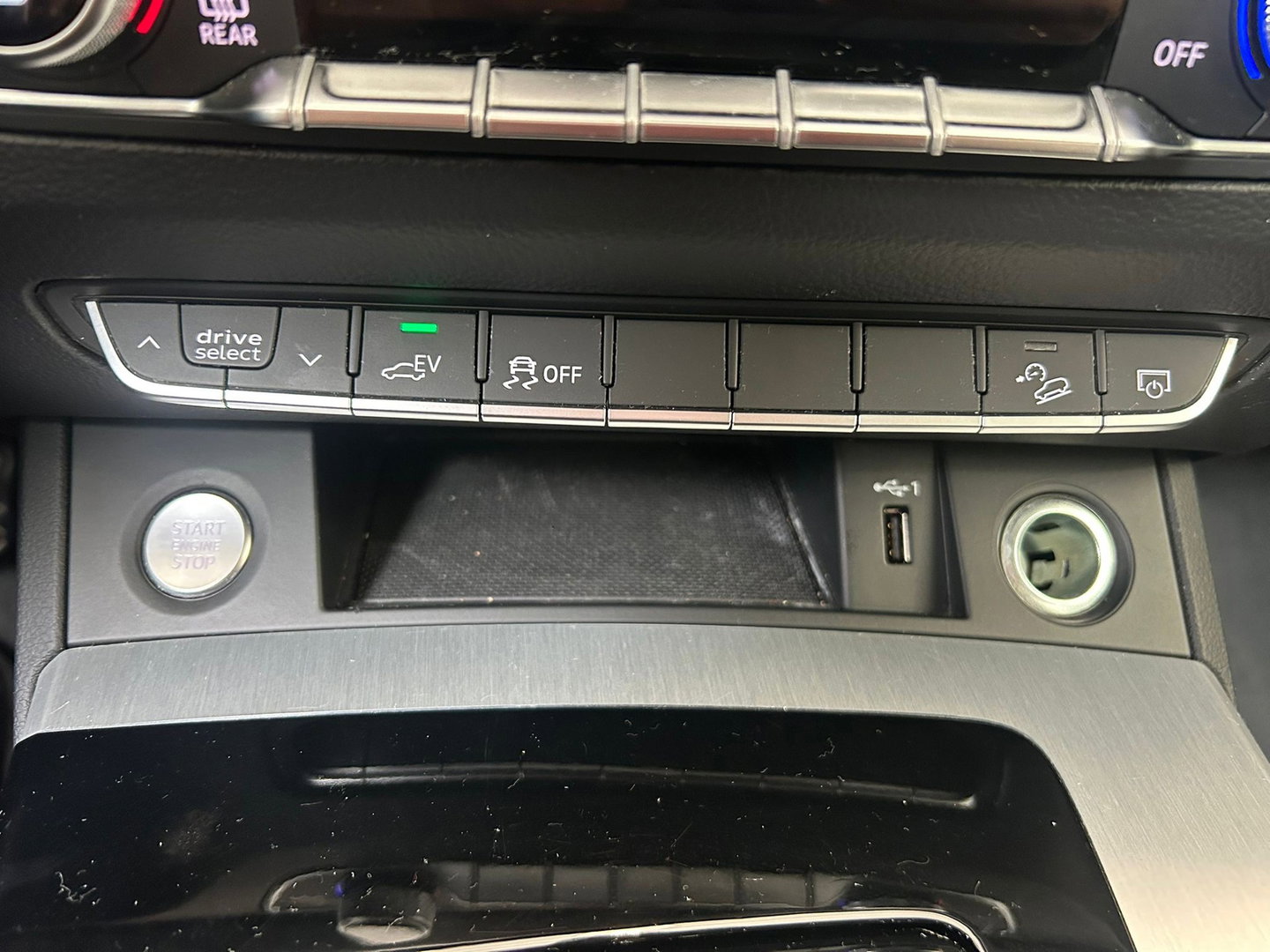 Audi Q5 50 TFSI e S-LINE|AUTOMAAT|CRUISE|20INCH|APPLECARPLAY|TREKHAAK|STOELVERWARMING|