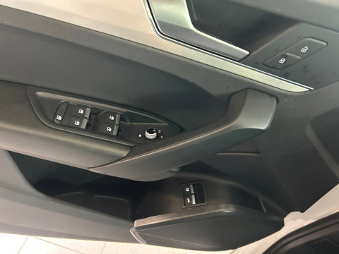 Audi Q5 50 TFSI e S-LINE|AUTOMAAT|CRUISE|20INCH|APPLECARPLAY|TREKHAAK|STOELVERWARMING|