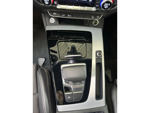 Audi Q5 50 TFSI e S-LINE|AUTOMAAT|CRUISE|20INCH|APPLECARPLAY|TREKHAAK|STOELVERWARMING|