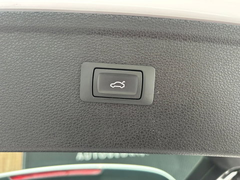 Audi Q5 50 TFSI e S-LINE|AUTOMAAT|CRUISE|20INCH|APPLECARPLAY|TREKHAAK|STOELVERWARMING|
