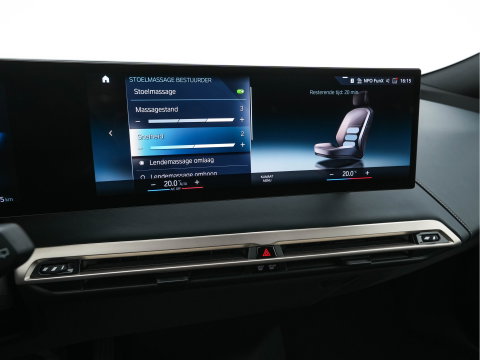 BMW iX xDrive40 High Executive 77 kWh [ 3-Fase ] (INCL-BTW) *PANO | HEAD-UP | SOFT-CLOSE | LEATHER | TOPVIEW | FULL-LED | MEMORY-PACK | HARMAN/KARDON | BLINDSPOT | WIDESCREEN-COCKPIT | HEATED-COMFORTSEATS | DAB | AMBIENTLIGHT | TOWBAR | 22'