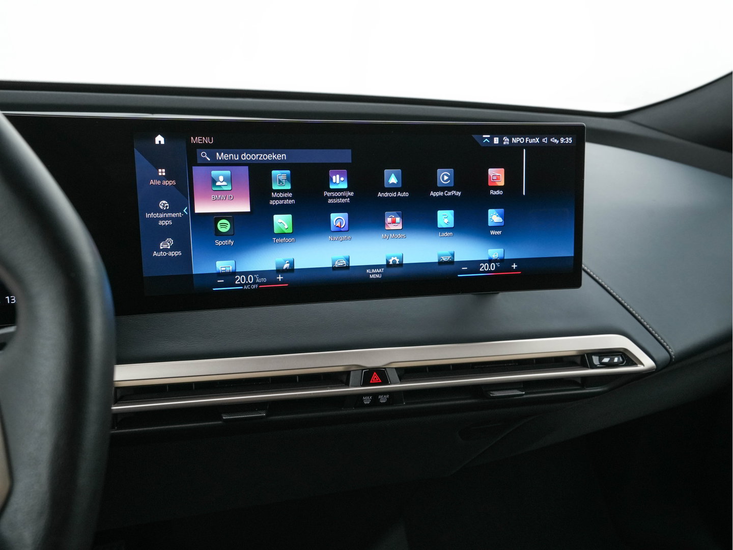 BMW iX xDrive40 High Executive 77 kWh [ 3-Fase ] (INCL-BTW) *PANO | HEAD-UP | SOFT-CLOSE | LEATHER | TOPVIEW | FULL-LED | MEMORY-PACK | HARMAN/KARDON | BLINDSPOT | WIDESCREEN-COCKPIT | HEATED-COMFORTSEATS | DAB | AMBIENTLIGHT | TOWBAR | 22'